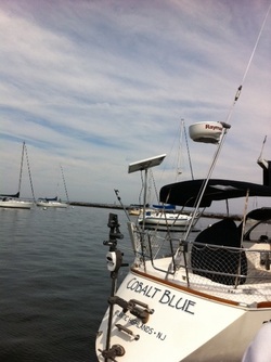 90 watt rigid marine solar panel mounted on top of pole on sailboat
