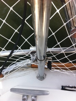solar panel pole mounted to stern stanchions on sailboat
